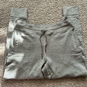 Lululemon Engineered warmth Jogger size 12
